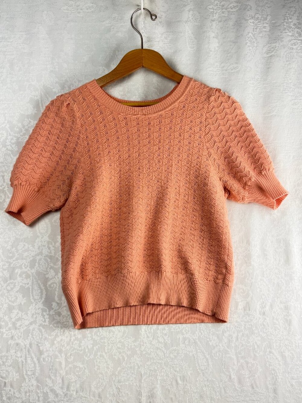 Liz Claiborne Women’s Medium Peach Knit Short Sleeve Sweater Textured Top